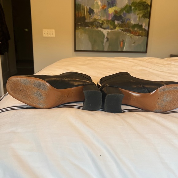 Tory Burch booties in black leather size 38 gold hardware&leather flower detail - Picture 4 of 5